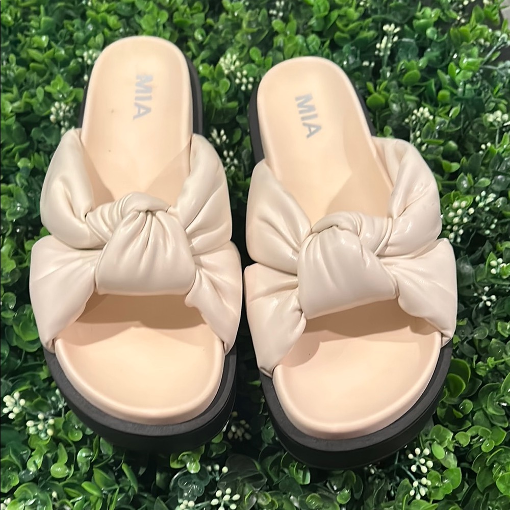 MIA Yellow Ruffled Sandals - Picture 1 of 7